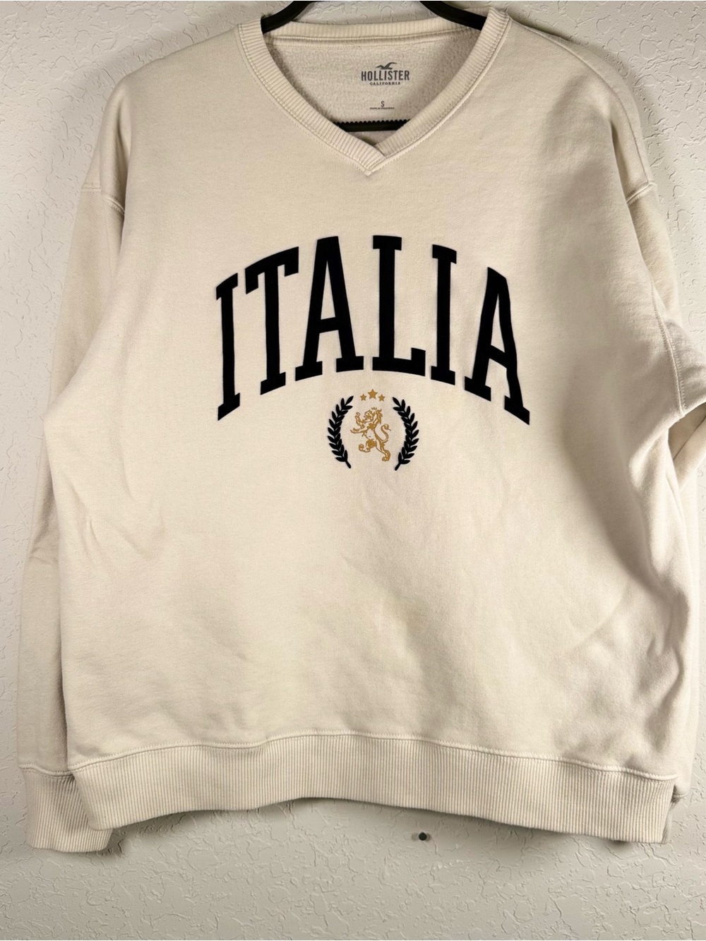 Hollister Italia V-Neck Sweatshirt Cream Graphic Pullover Small